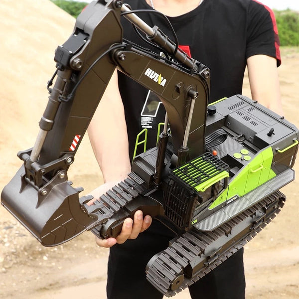 Huina 1593 excavator shown held for size reference
